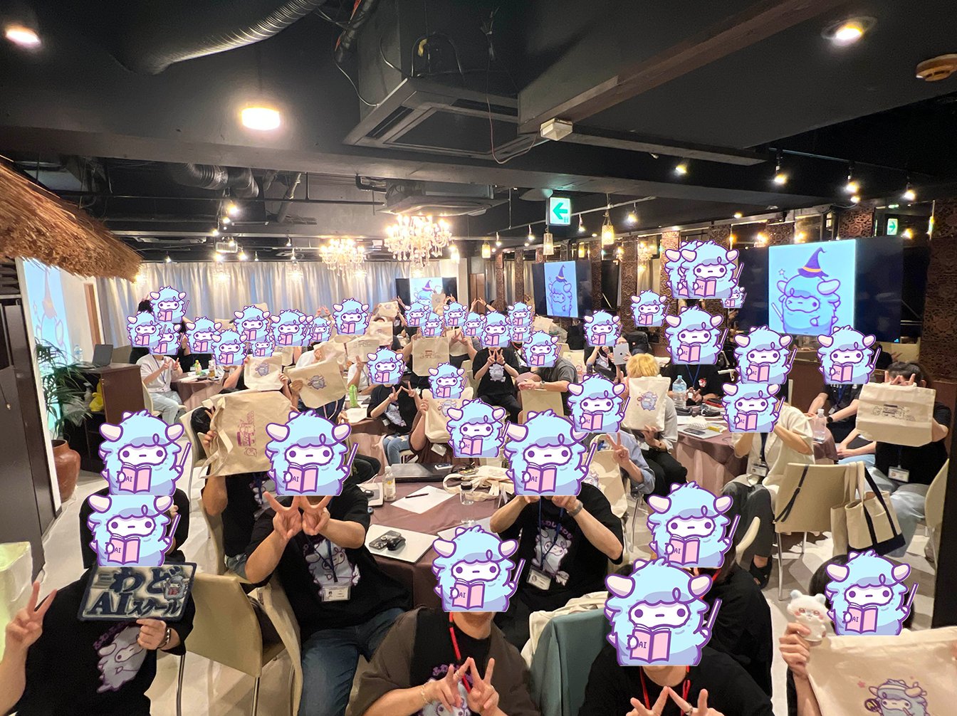 8月23日のオフ会で立食形式の交流を楽しむ参加者